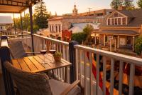 Historic Washington St Balcony - B&B Sonora