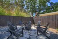 Southern Charm - Near Main With Hot Tub - Chambres d’hôtes Fredericksburg