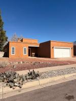Desert Charm Retreat with Pool Table in NE Heights - B&B Alburquerque