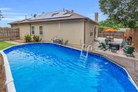 Lake-Area Retreat - Pool - Yard - Patio Games - Chambres d'hôtes The Colony
