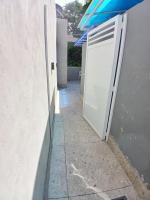 Casa c AR - condomínio prox ParkShopping Cpo Grande a 30 minutos do Recreio, c 2 TVs Smart de 50 e 43 polegadas-varanda privativa- cozinha completa e séries liberadas - CS4 - Bed and Breakfast Minduri