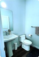 Modern 4BDRM Home-1 King Bed- 3 Queen Bed Main Suite - Chambres d'hôtes Edmonton
