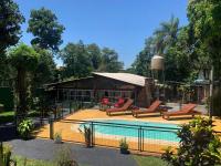 L0st & Found House - Casa Bar - B&B Puerto Iguazú