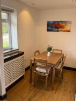 Entire 2 Bed House in London Area - Parking - Sleeps 5 - B&B Watford