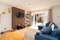 Spacious 3BR Home - Parking - Near Sandbanks Beach - Bed and Breakfast Parkstone