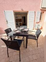 Le cocon de Sète - T2 cabine cosy, grande terrasse rez de jardin, clim, parking proche plage - Chambres d'hôtes Sète