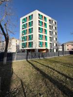 Green Story Aparthotel near Palas Center and Old Town - Parking Option - Chambres d'hôtes Iași
