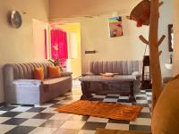 Spacious Apartment with Motorcycle Garage, Free Parking, and Air Conditioning - B&B Al-Rashidiyya