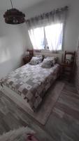 Maison calme avec piscine - Bed and Breakfast Le Grand-Celland