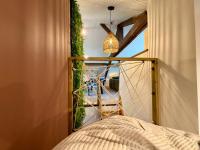 Le Jungle Loft, Lit King size, Baby-foot & Design - Chambres d’hôtes La Roche-sur-Yon