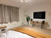 Studio Flat – 3 Min to Station – 40 Min London – Van Parking - Bed and Breakfast North Mymms