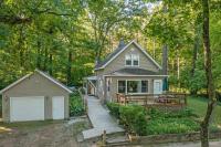 Emerald Cove Cottage-3 bd, 2 ba-Sleeps 10 - B&B Newaygo