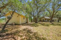 Stunning Home on The Blanco River - Bed and Breakfast Flugrath
