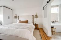 Koselig Hus with Cowboy Pool & Outdoor Shower - B&B Fredericksburg