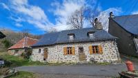 Belle résidence auvergnate Vue panoramique sur la nature - Chambres d'hôtes Saint-Julien-de-Jordanne