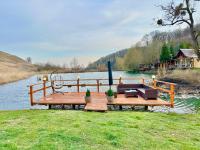 A pe lac - Bed and Breakfast Boiu