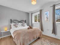 Sleeps 4 3 Bathrooms Wrexham AFC Driveway - B&B Wrexham