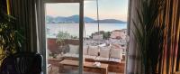 Appartamento con 2 Camere da Letto, Balcone e Vista mare