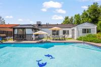 Pool House Escape with Cabana and Garden Vibes - B&B Denver