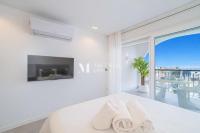 Milenial Immo B347 - Luxury Seafront canal views Empuriabrava - Bed and Breakfast Empuriabrava