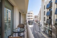 Downtown Apartment with 2 Bedrooms - Chambres d'hôtes Larnaca
