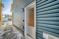 Brand New! Modern 2 Bedroom Suite Near YYC Airport - Sleeps 4 - Chambres d'hôtes Calgary