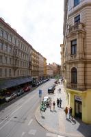 Rentero 5 min Dancing House Apartment Prague, Luxury and Modern - B&B Prague