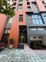 Central Nest Loft-2 min from Toptani -fast WiFi - Bed and Breakfast Tirana