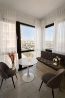 Stylish Retreat Apartment Near Mall Moldova free parking - B&B Iași