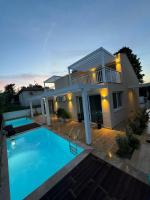 Seaside Pool Villas by BookVillaEU - B&B Néa Kallikráteia