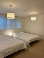 New Open 7-min walk from DMC Station, Airport Railroad direct line, Hongdae Entrance Station 1 stop, 3 bedrooms, 1 bathroom - Chambres d’hôtes Séoul