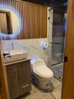 Escapada Romantica en Baños de Agua Santa en una Tinyhouse con Jacuzzi y vista a las montañas - B&B Baños
