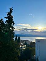 Golden Sunrise Opatija with the swimming pool - Chambres d'hôtes Opatija