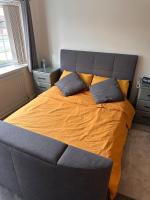 Cosy Bungalow sleeps 4 with EV charging - B&B Redditch