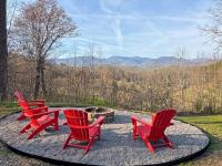 Family Retreat with Hot Tub, Game Room & Mountain Views - B&B Whittier