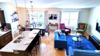 Luxury Home, 5BedRoom, 2King Beds, Game Room, Play Room, Theater, Hot Tub and More - Bed and Breakfast Calgary