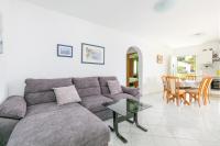 Appartamento con 2 Camere da Letto, Terrazza e Vista Mare