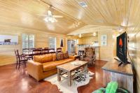 Wimberley Log Cabins Resort and Suites- The Oak Lodge - B&B Wimberley
