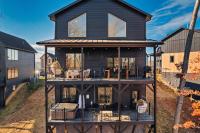 BEST LOCATION!Views!Hot Tub!Sauna!Firepit!Theater - B&B Sevierville