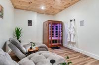 BEST LOCATION!Views!Hot Tub!Sauna!Firepit!Theater - Bed and Breakfast Sevierville