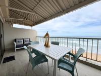 24 Bronze Beach - Stunning seaviews & beach access - 2BR Umhlanga - B&B Durban