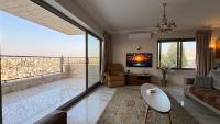 Panorama City View Haven, 2 Bedrooms, 2 Bath with King Bed and Fast Wi-Fi - B&B Ammán