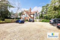 THE HIDE OUT by BOURNECOAST - A Stylishly Furnished Apartment with Parking - FM8444 - Chambres d'hôtes Bournemouth