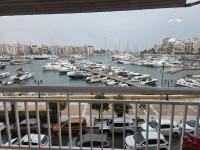 Marina view apartment Pasalimani Pireaus - B&B El Pireo