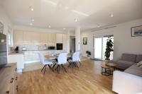 Trogir Kaštela big apartment near the beach - B&B Kutleše
