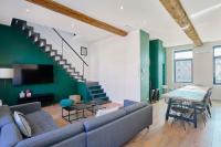 Spacious house 11 bedrooms 8 bathrooms 22 people. - Chambres d'hôtes Roubaix