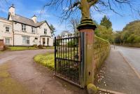 NEW Apartment with Pool Table and Parking Sleeps 7 - B&B Liverpool