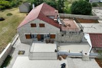 Villa Demare with Heated Pool, Free EVC Station - Ferienwohnung Lovinac