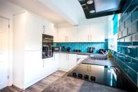 Halford House 3 Bed Town Centre Home from Home with Parking for 2 cars Prime Location Tamworth - Chambres d'hôtes Tamworth