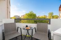 Przestronny Apartament z Balkonem Blisko Muzeum Piernika w Toruniu by Noclegi Renters - B&B Toruń